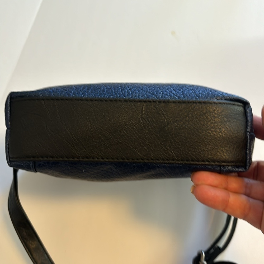 STYLE &CO NWTS DEEP BLUE SHOULDER BAG VEGAN LEATHER 10”X 9” ADJUSTABLE  STRAP - Picture 6 of 10